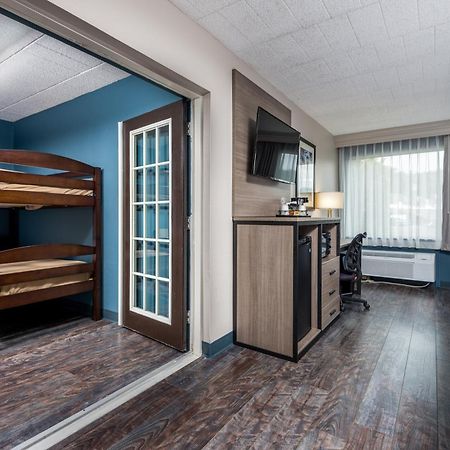 Baymont By Wyndham Bartonsville Poconos Exterior photo