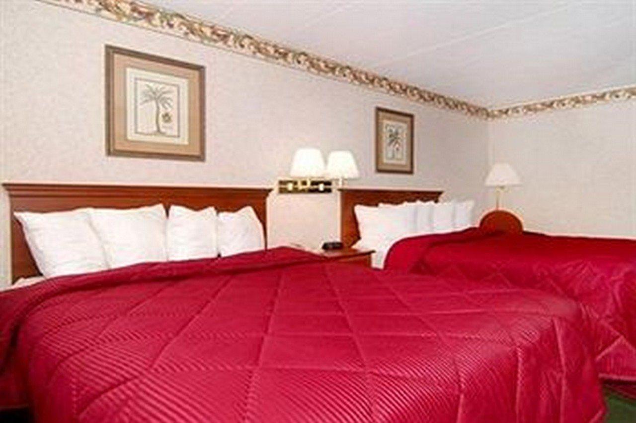 Baymont By Wyndham Bartonsville Poconos Exterior photo