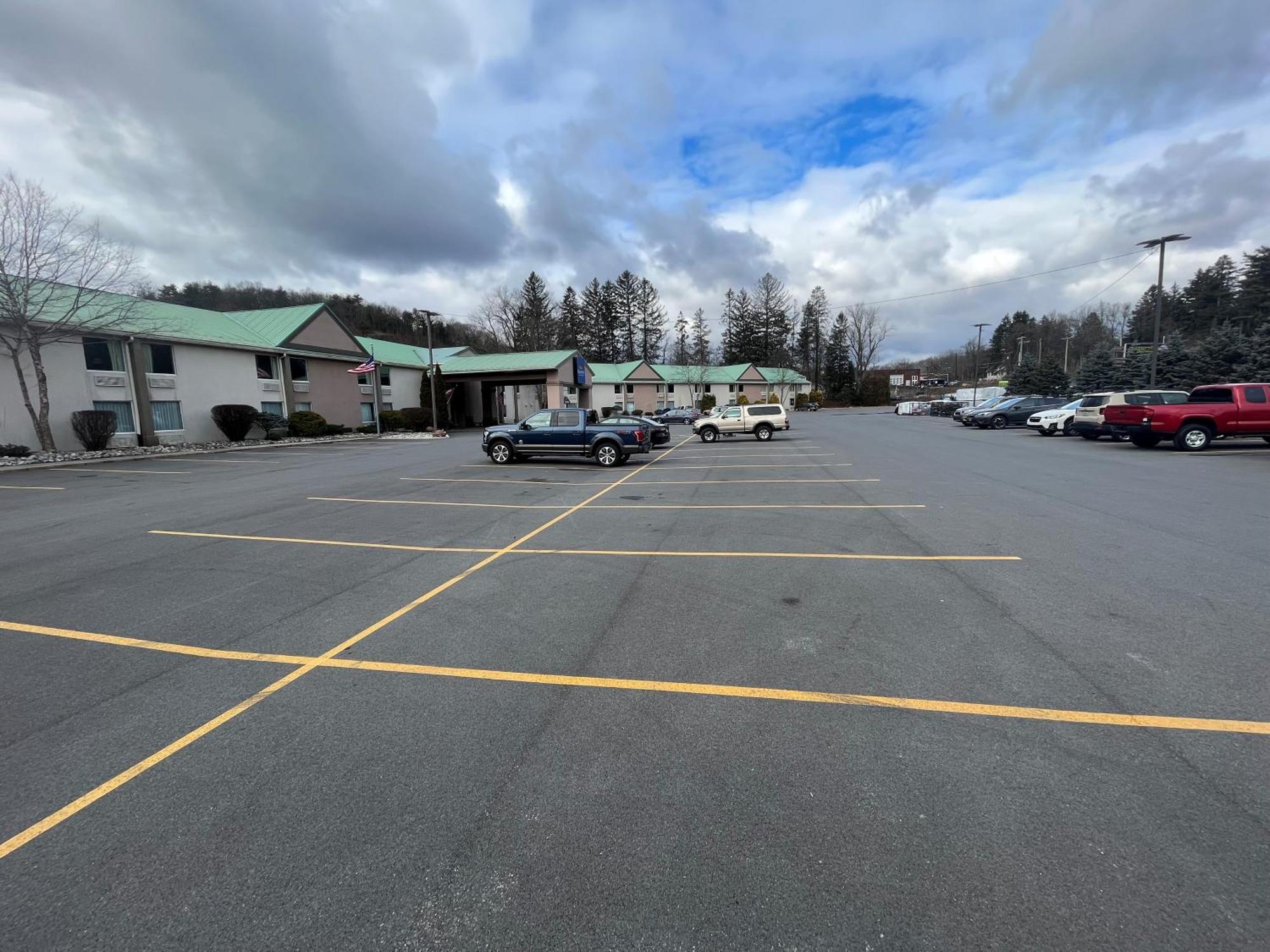 Baymont By Wyndham Bartonsville Poconos Exterior photo