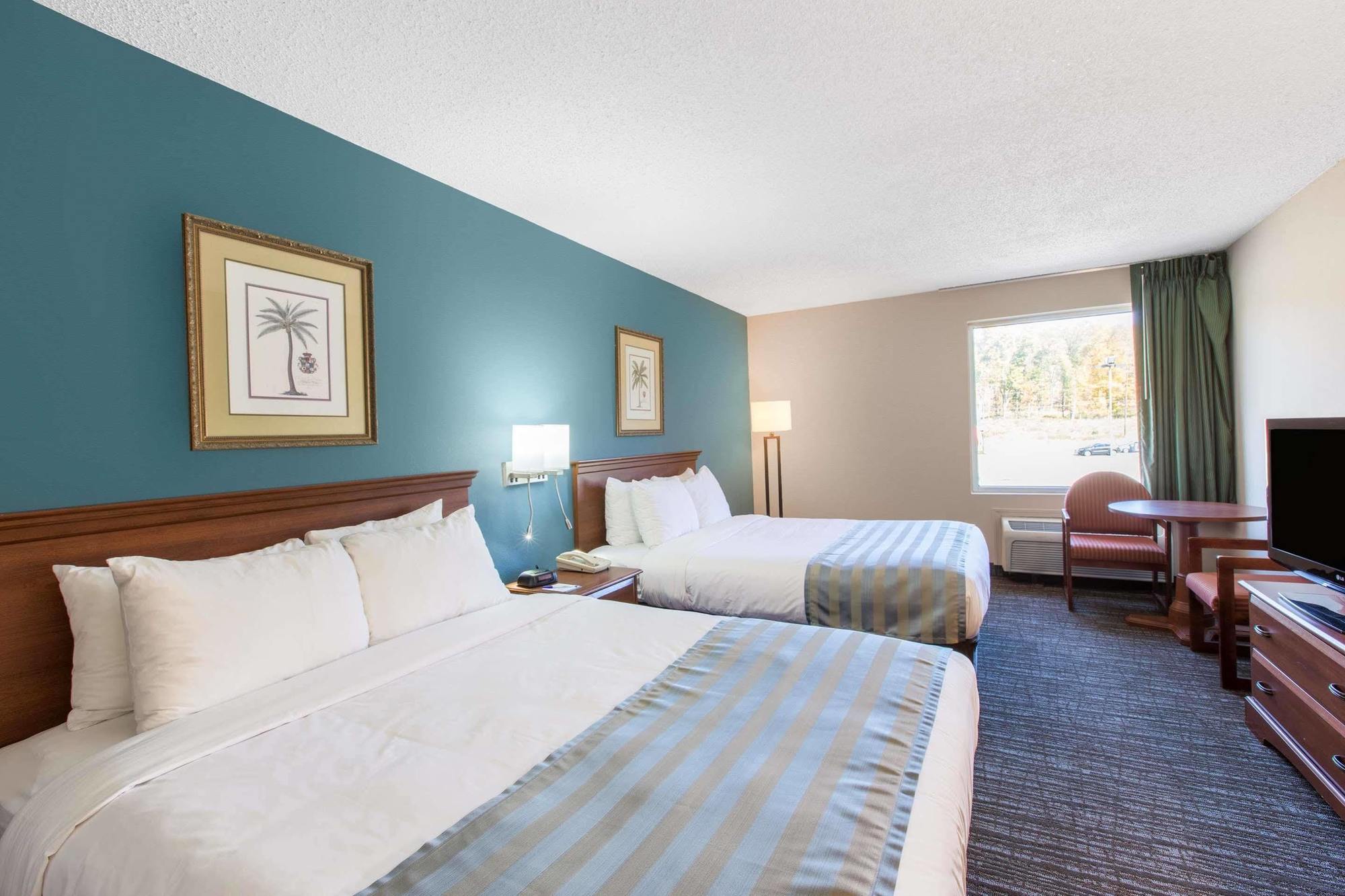 Baymont By Wyndham Bartonsville Poconos Exterior photo